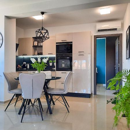 Enjoy Pula - New Apt With Terrace And Free Parking Garage Eksteriør bilde