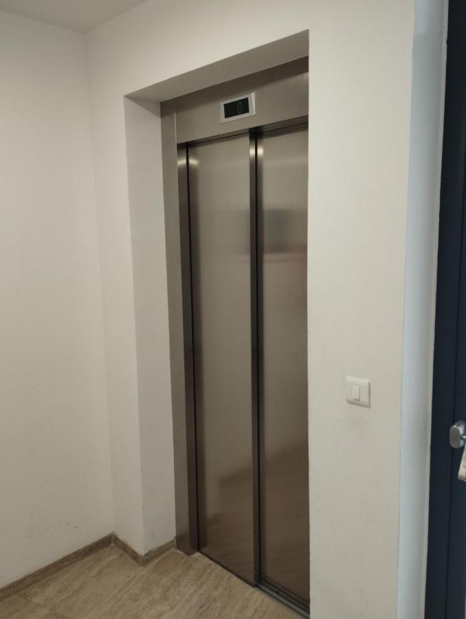 Enjoy Pula - New Apt With Terrace And Free Parking Garage Eksteriør bilde