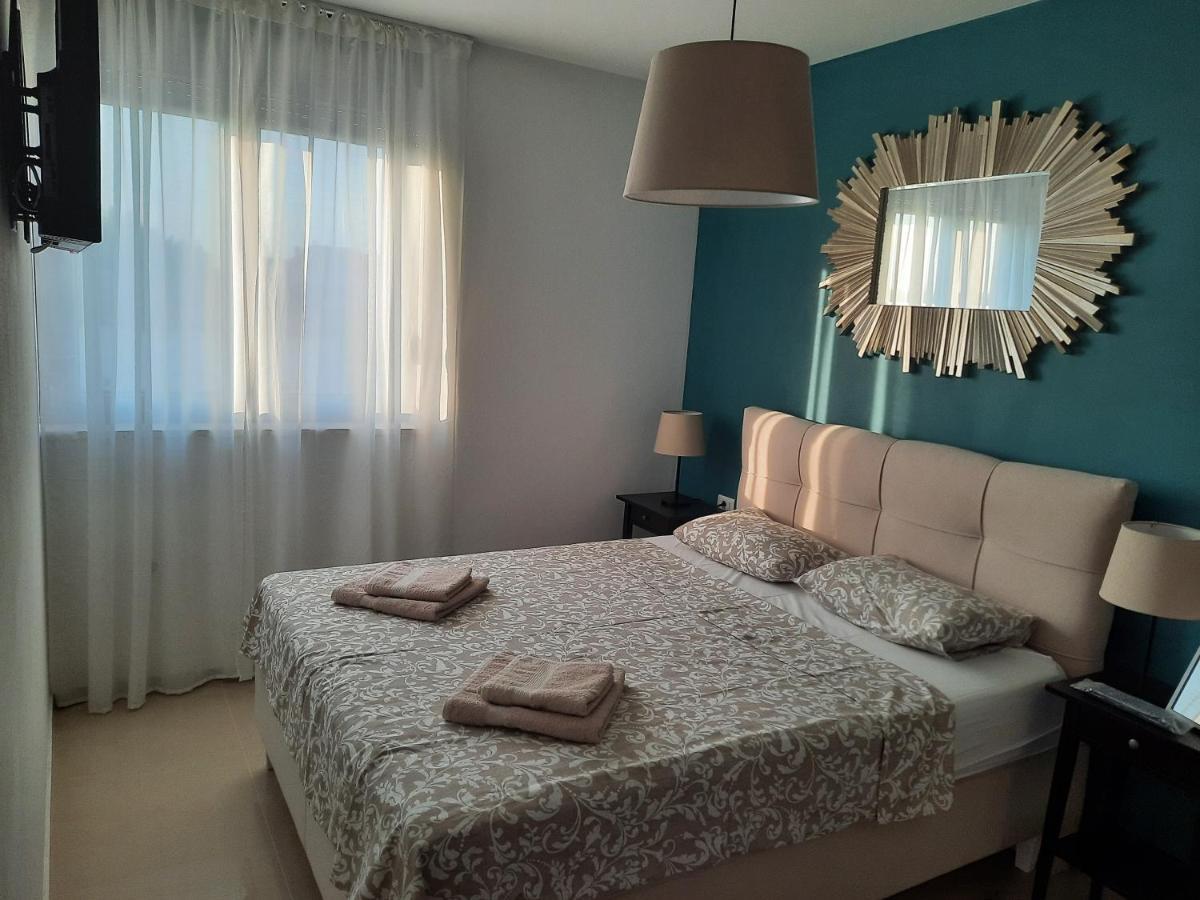 Enjoy Pula - New Apt With Terrace And Free Parking Garage Eksteriør bilde