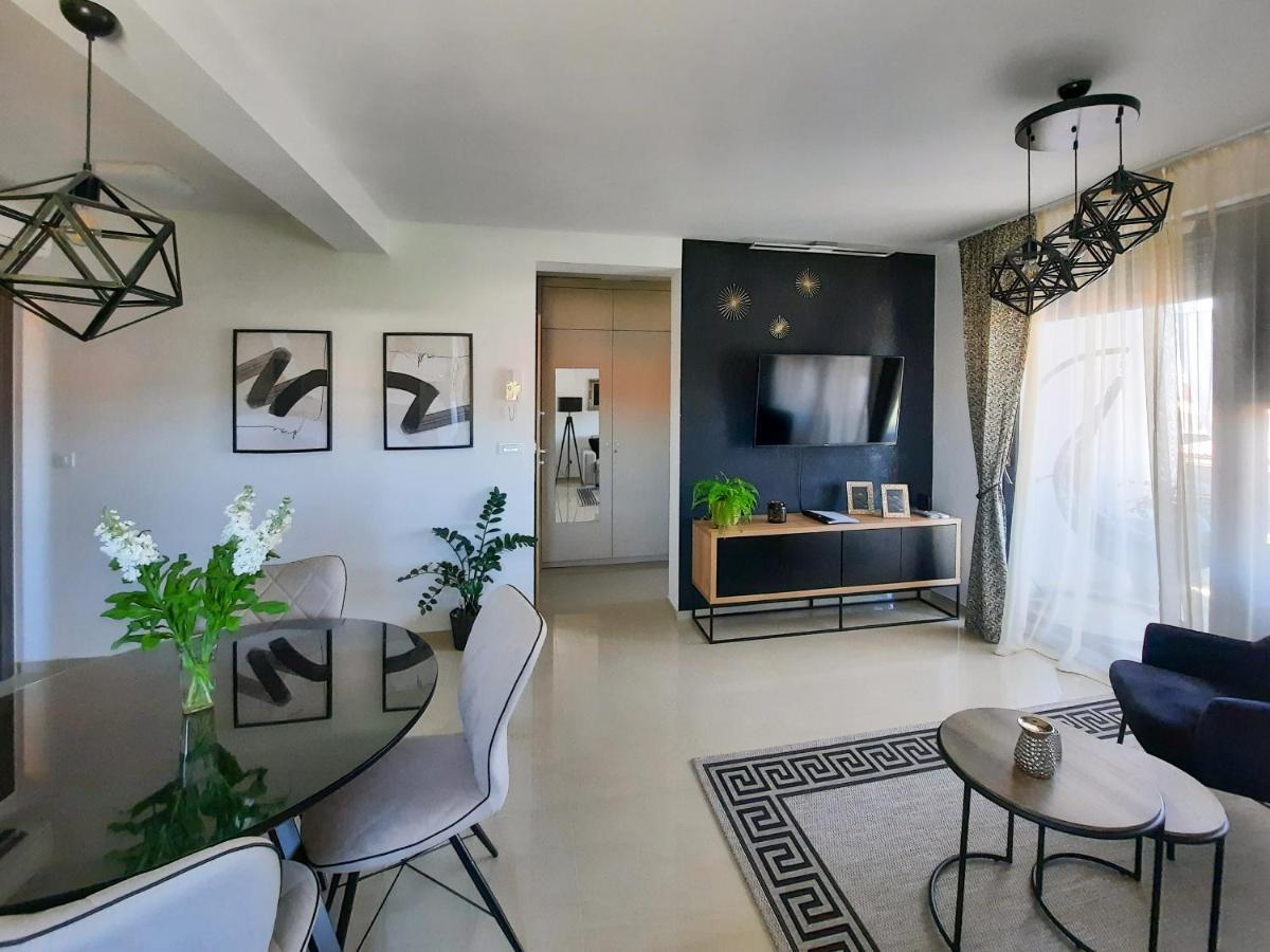 Enjoy Pula - New Apt With Terrace And Free Parking Garage Eksteriør bilde